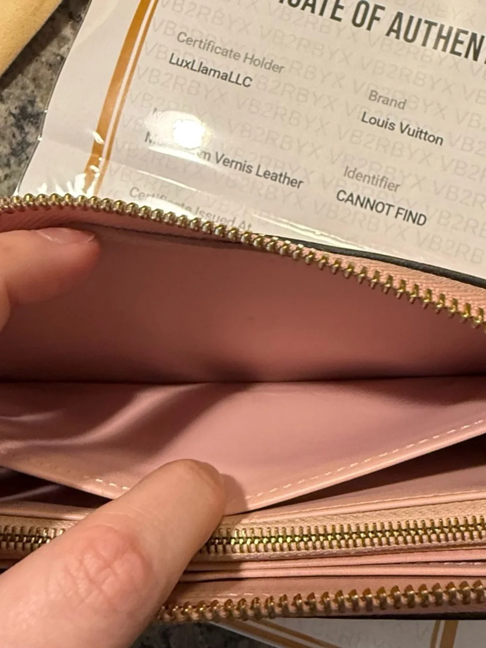Louis Vuitton Valentine's Vernis
Monogram Limited Edition
Long Zippy Wallet - Picture 11 of 13